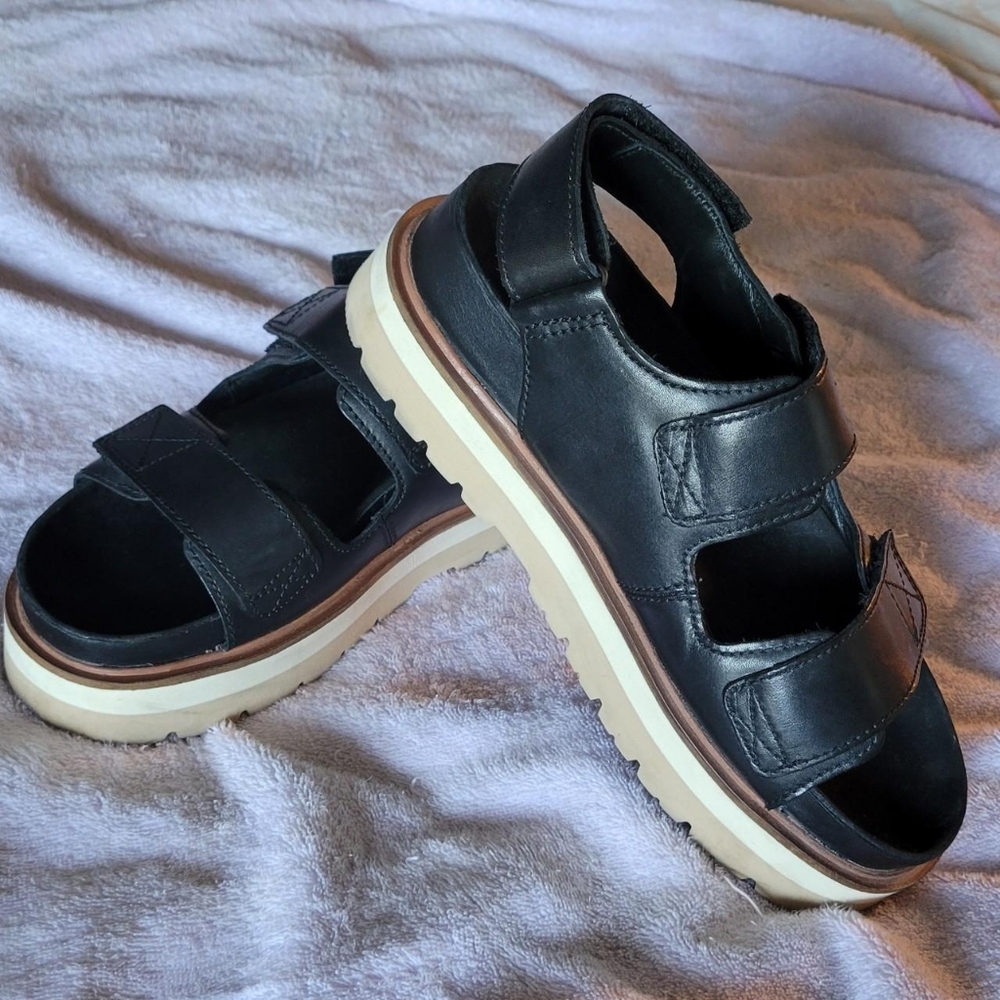 Clark's size 9 sandals